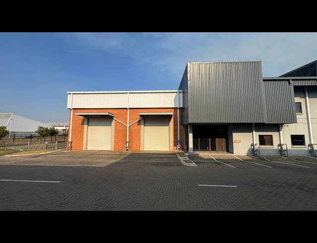 1,069M² WAREHOUSE TO LET IN LONGLAKE